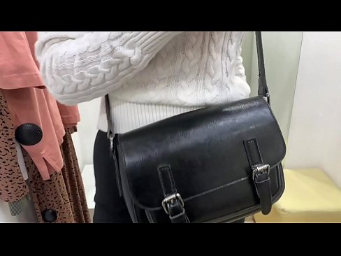 ❤️ Јавна мастурбација младе кучке ФералБерри са дилдом у соби за мерење ❤ Секс видео на sr.marketapp.top ❌